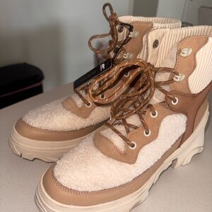 Sorel Women's Tan and Cream Boots